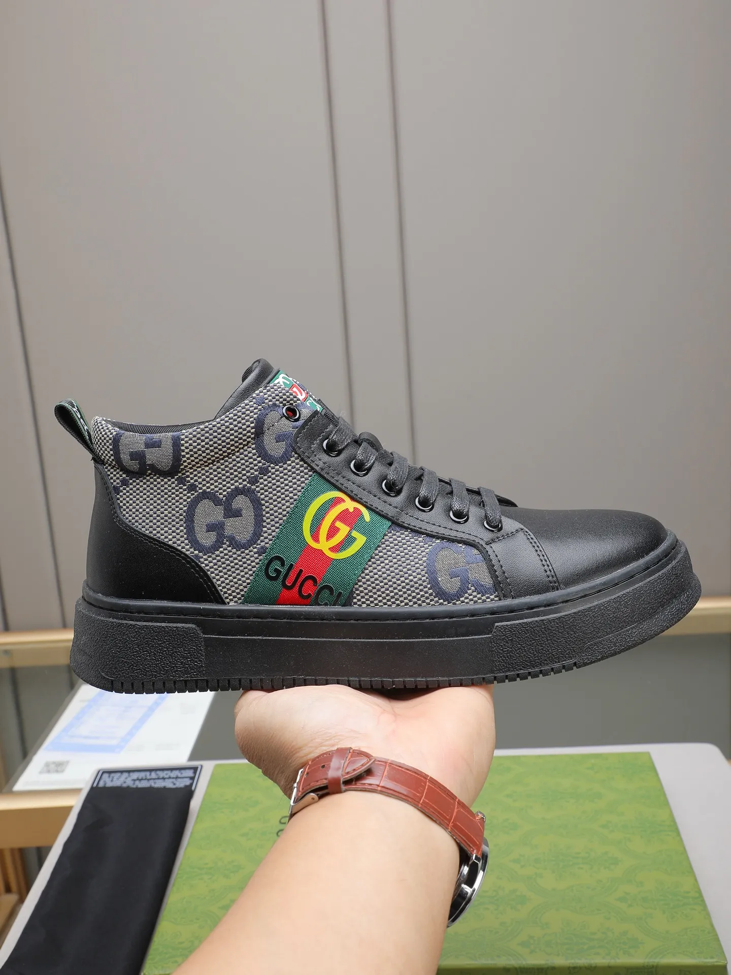 💶PP420 [GUCCI] Men’s classic Gucci high-top casual shoes. The uppers are made of imported cowhide from Italy and mesh lining. They are fine in workmanship and high-end. Has a fashionable and exemplary look. Original rubber wear-resistant and anti-slip outsole. Code number: 38-45 (45 is customized)